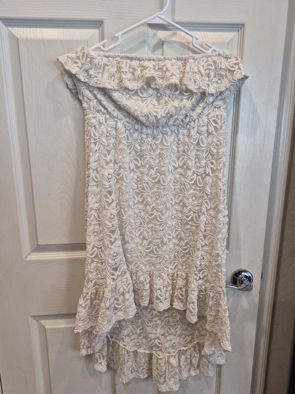 Ivory Lace Tiered Sleeveless Dress